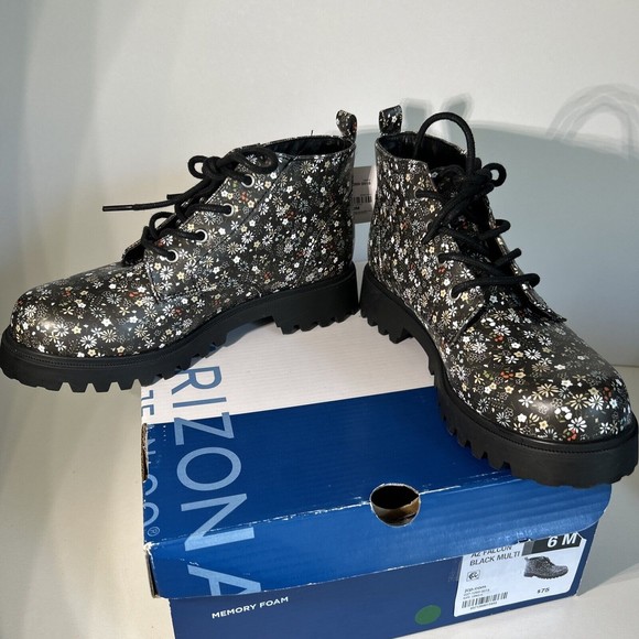 Arizona Women Lug Sole Boots Size 6 M NEW 90s Vibe Black Floral Memory Foam - Picture 8 of 8